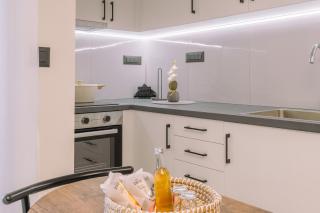 Peonia Apartment II Modern Stay with Balcony Near Old Town - 8