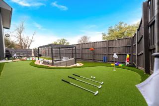 Lone Star Escape: Pool & Spa, Putting Green, Games - 4
