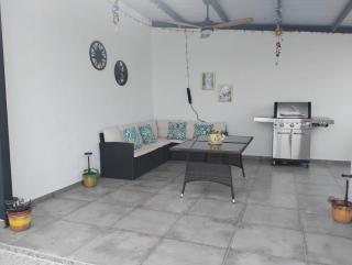 Serene Fully-Equipped Apartment near HOMS & STI Airport - 2