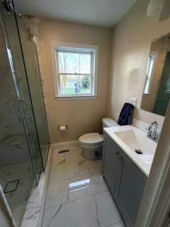 Cozy Private Queen Room 5 with Desk TV and WiFi near Yale - 4