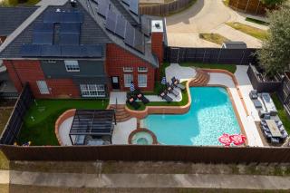 Lone Star Escape: Pool & Spa, Putting Green, Games - 8