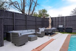Lone Star Escape: Pool & Spa, Putting Green, Games - 3