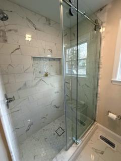 Cozy Private Twin Room 2 with Desk TV and WiFi near Yale - 3