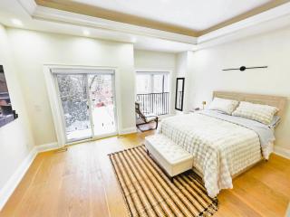 Luxury House with Open Living Space - 4