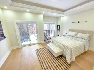 Luxury House with Open Living Space - 5