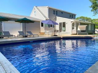 Recently renovated 4 bedroom, 4 bathroom house with heated pool close to beach - 0