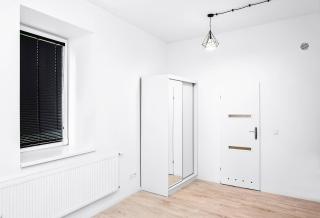 Apartment Quiet Street 11, 4E - 5