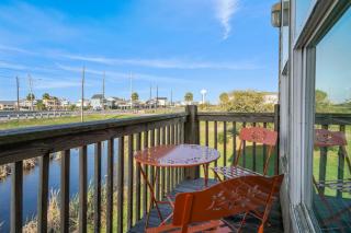 Charming Beachside Retreat: Steps from the Sand and Surf - 6
