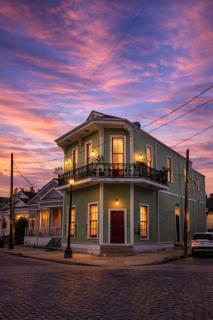 Navigate Stays Cozy NOLA Retreat w Parking WiFi - 0