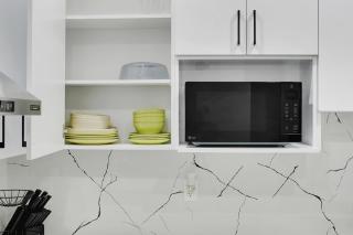 Cozy 2 bed Basement in SW Calgary Close to Banff, Spruce Meadows - 6