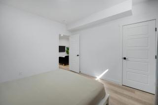 Cozy 2 bed Basement in SW Calgary Close to Banff, Spruce Meadows - 2