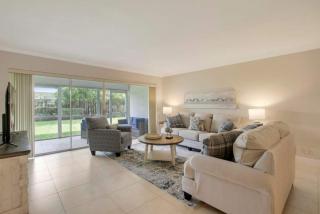 Steps To Beach! 4 Condos In 1- Perfect For Groups - 3