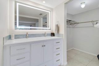 Steps To Beach! 4 Condos In 1- Perfect For Groups - 2