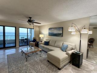 504 Surf Dweller by Alicia Hollis Realtor Rentals - Open March 16th Week - 4