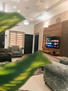 H & J Apartments - 7