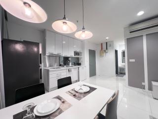 Premium Staycation Mercu summer suites klcc triple room 5mint to klcc - 5