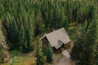 Lariat Lodge - Hot Tub, Yellowstone, Pizza Oven, Pets, Log Cabin - 0