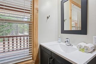 Lariat Lodge - Hot Tub, Yellowstone, Pizza Oven, Pets, Log Cabin - 9