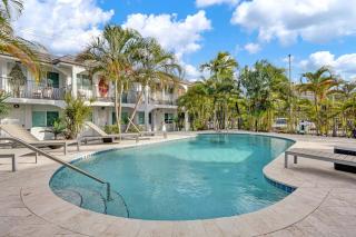 Beachside Studio w Pool Access Steps from the Shore - 6