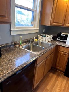 Family and Wellness Retreat Sleeps 8 Near RGH - 7