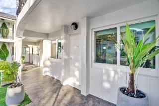 Modern Beach Getaway w/ Heated Pool & Parking - 5