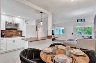 Modern 1BR Beachside | Heated Pool + Parking - 2