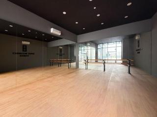 Space Residency Chic Designer Suite byHS - 6