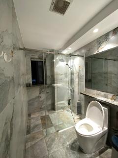 Apartment with ocean view and panoramic views of the embankment and the square - 3