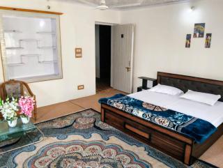 The Holt Gardens - 8