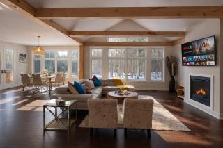 Muskoka Cottage Retreat with BBQ and Game Room Fun - 2
