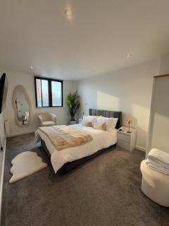 Luxury Residences l Quiet, Professional Stay l 1B l L - 7
