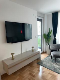 Eva Apartment - City Center, Free Garage Parking & Balcony View - 7