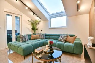 Luxury three-bedroom apartment Emerald - 9