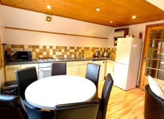 Spacious 3-Bed Lodge with Hot Tub Near Waterpark and Trails - 3