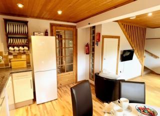 Spacious 3-Bed Lodge with Hot Tub Near Waterpark and Trails - 2