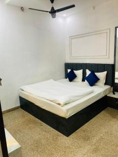 Hotel Laxmi Imperial - 3