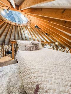 Simply Serenity Yurt- Magical Getaway w/ Hot Tub - 7