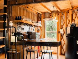 Simply Serenity Yurt- Magical Getaway w/ Hot Tub - 6