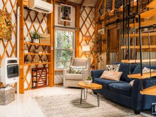 Simply Serenity Yurt- Magical Getaway w/ Hot Tub - 3