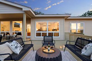 Luxury Retreat Hot Tub & Large Deck - 4