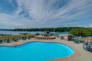 Couples Unit with Community Perks on Smith Mtn Lake - 8