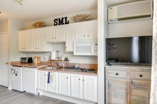 Couples Unit with Community Perks on Smith Mtn Lake - 3