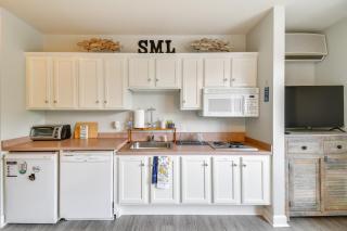 Couples Unit with Community Perks on Smith Mtn Lake - 2
