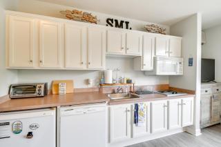 Couples Unit with Community Perks on Smith Mtn Lake - 1