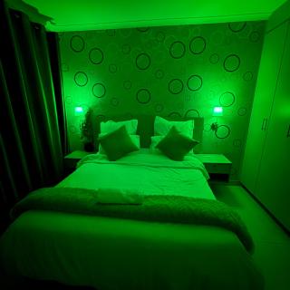 UrbanCharm home away from home Affordable Luxury - 5