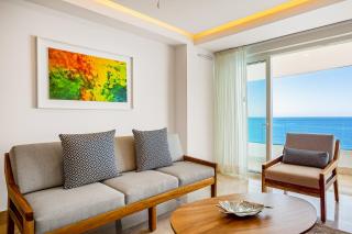 Oceanfront, 8th-floor condo with pool, pool spa & large balcony - 7