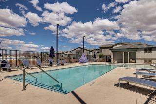 5 Mi to Water Street District! Modern Townhome - 8