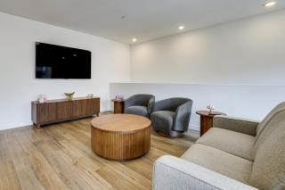 5 Mi to Water Street District! Modern Townhome - 6