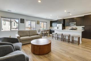 5 Mi to Water Street District! Modern Townhome - 5