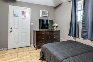Private Patio and Yard East Orlando Extended Stay - 4